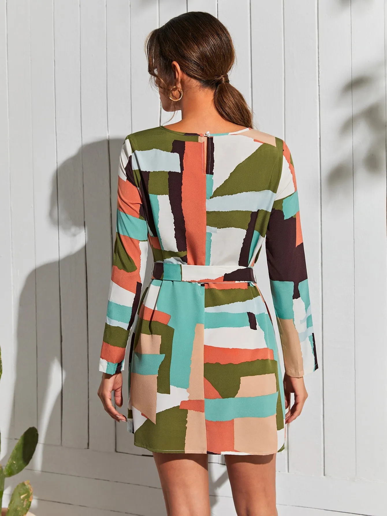Elegant Colorblock Belted Long Sleeve Round Neck Straight High Waist Short Dress
