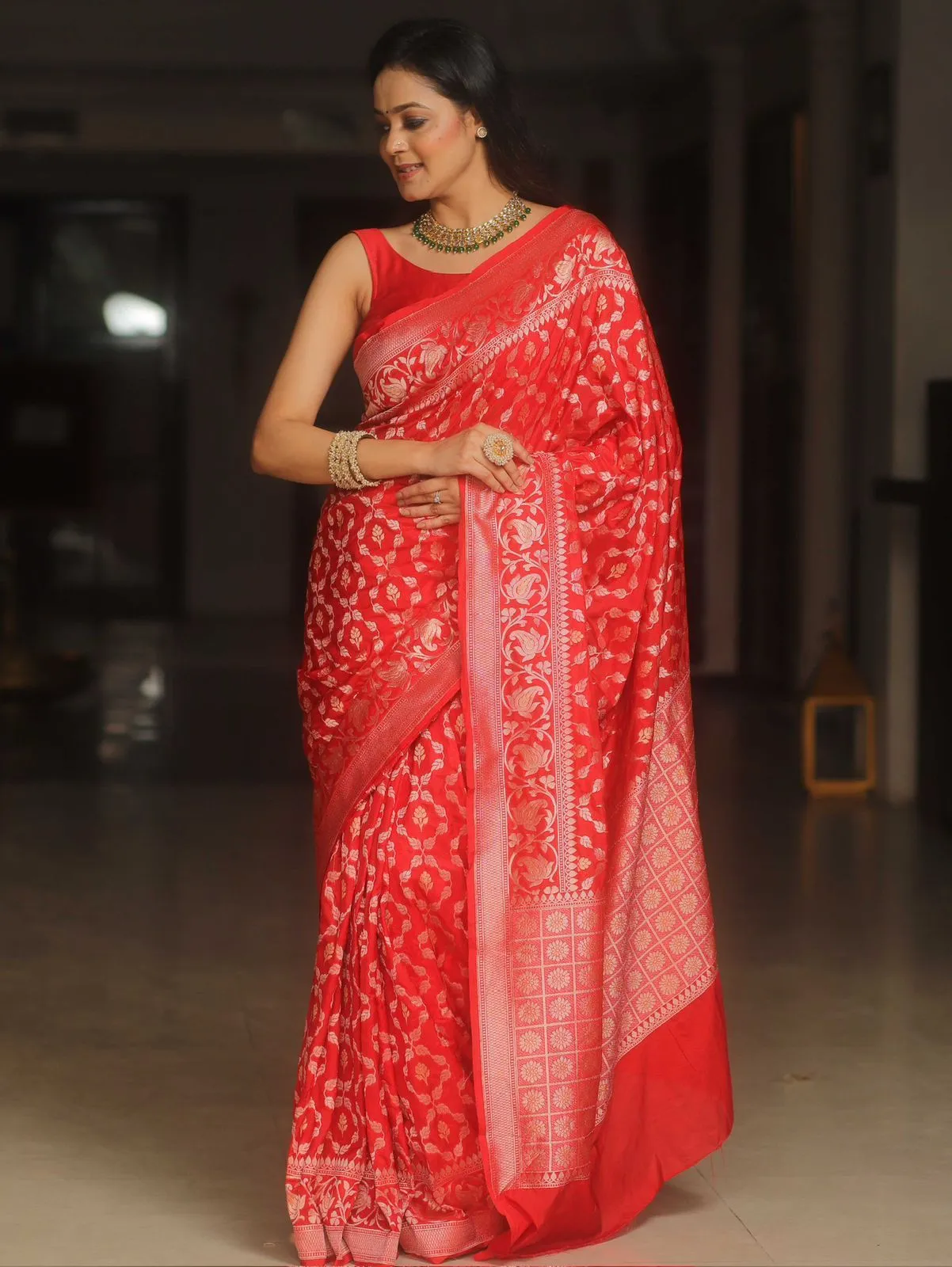 Enthralling Red Soft Silk Saree With Charismatic Blouse Piece