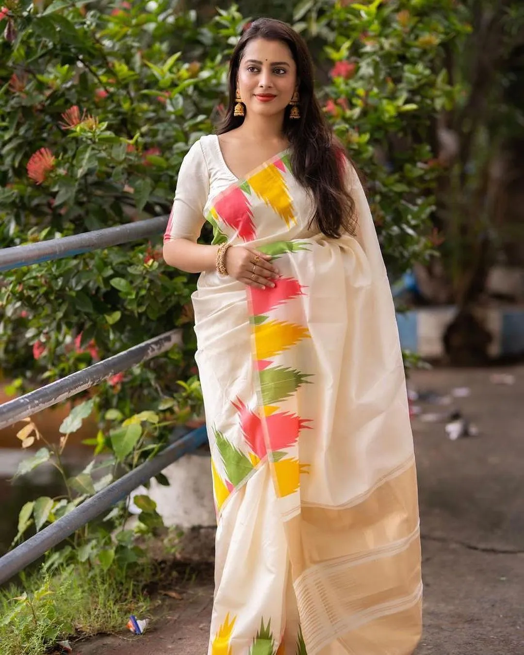 Glamorous Off White Soft Silk Saree With Desiring Blouse Piece