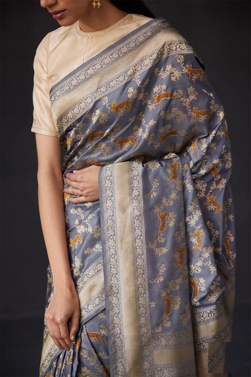 Pleasurable Grey Soft Silk Saree With Beauteous Blouse Piece