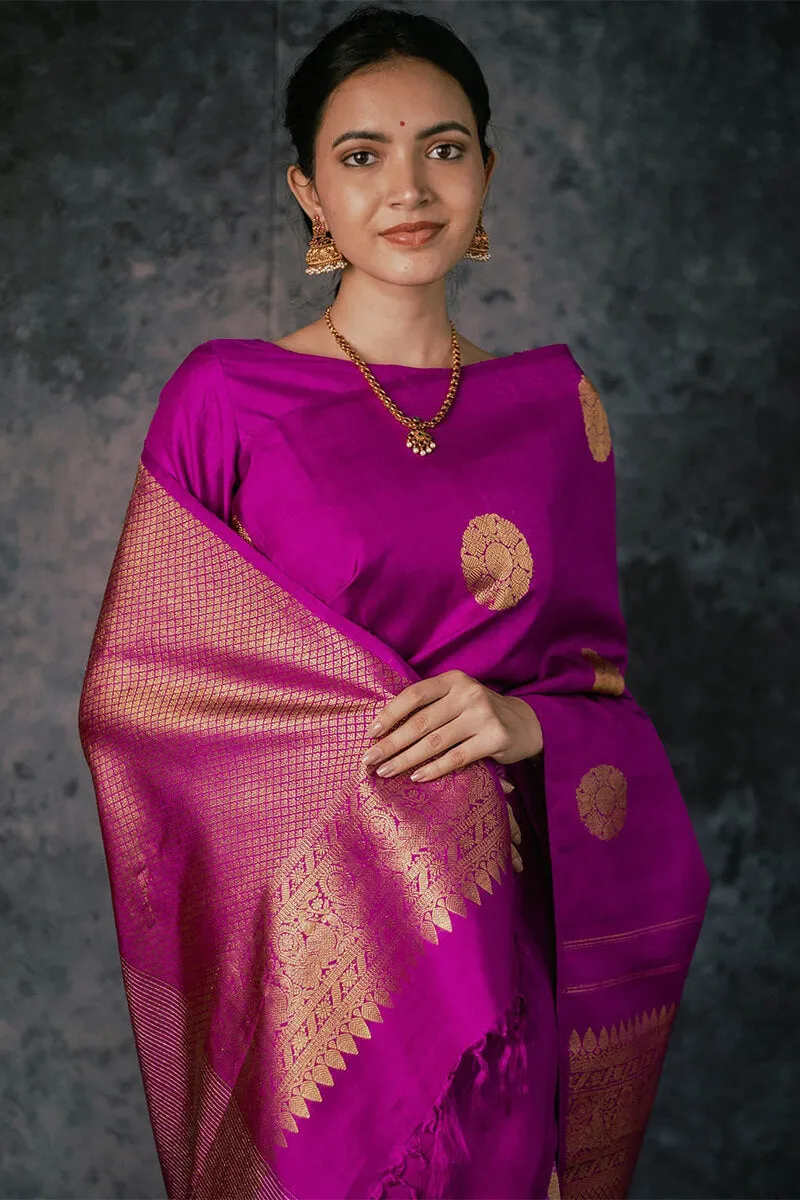 Skinny Magenta Soft Silk Saree With Charming Blouse Piece