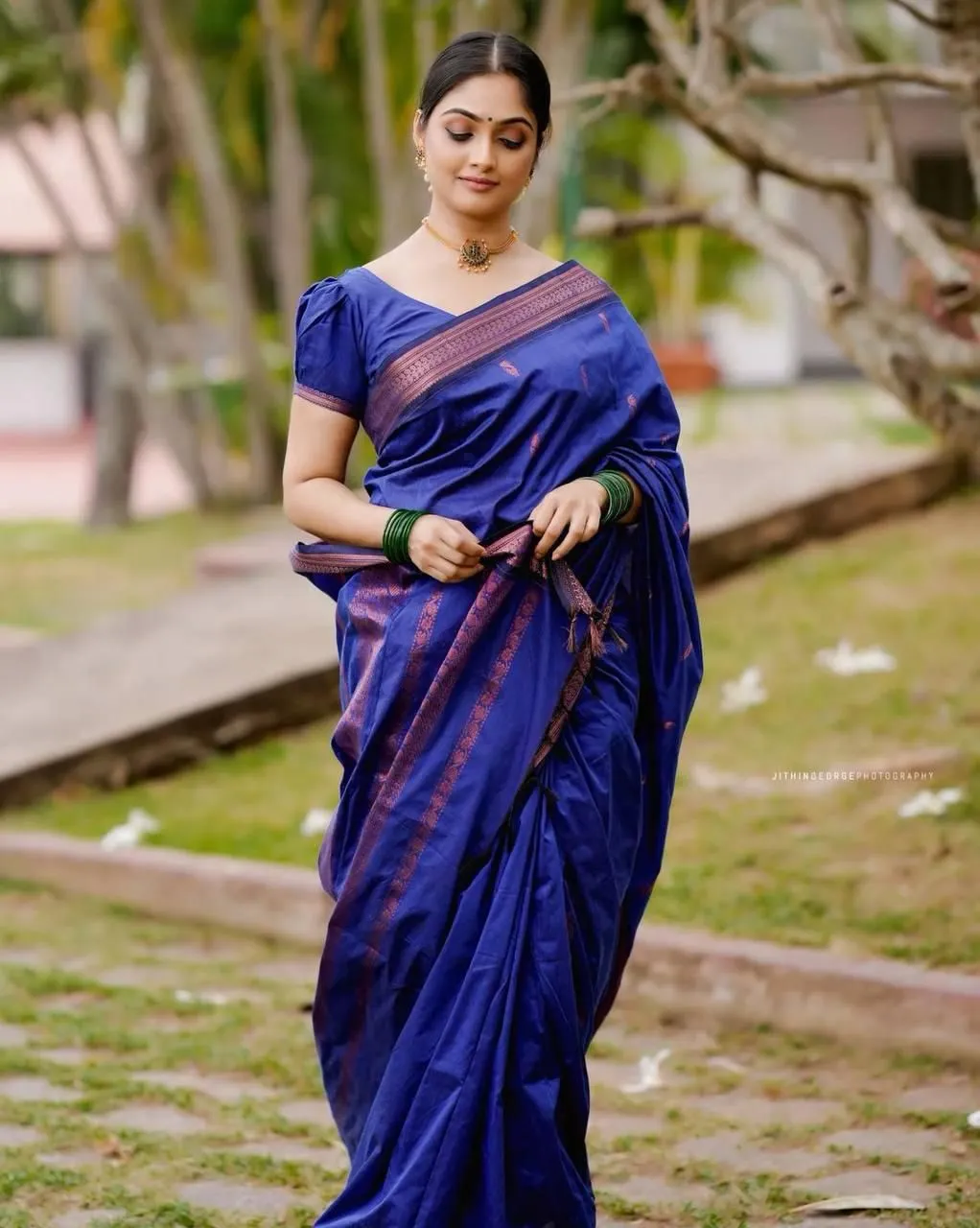 Surreptitious Royal Blue Soft Silk Saree With Charming Blouse Piece