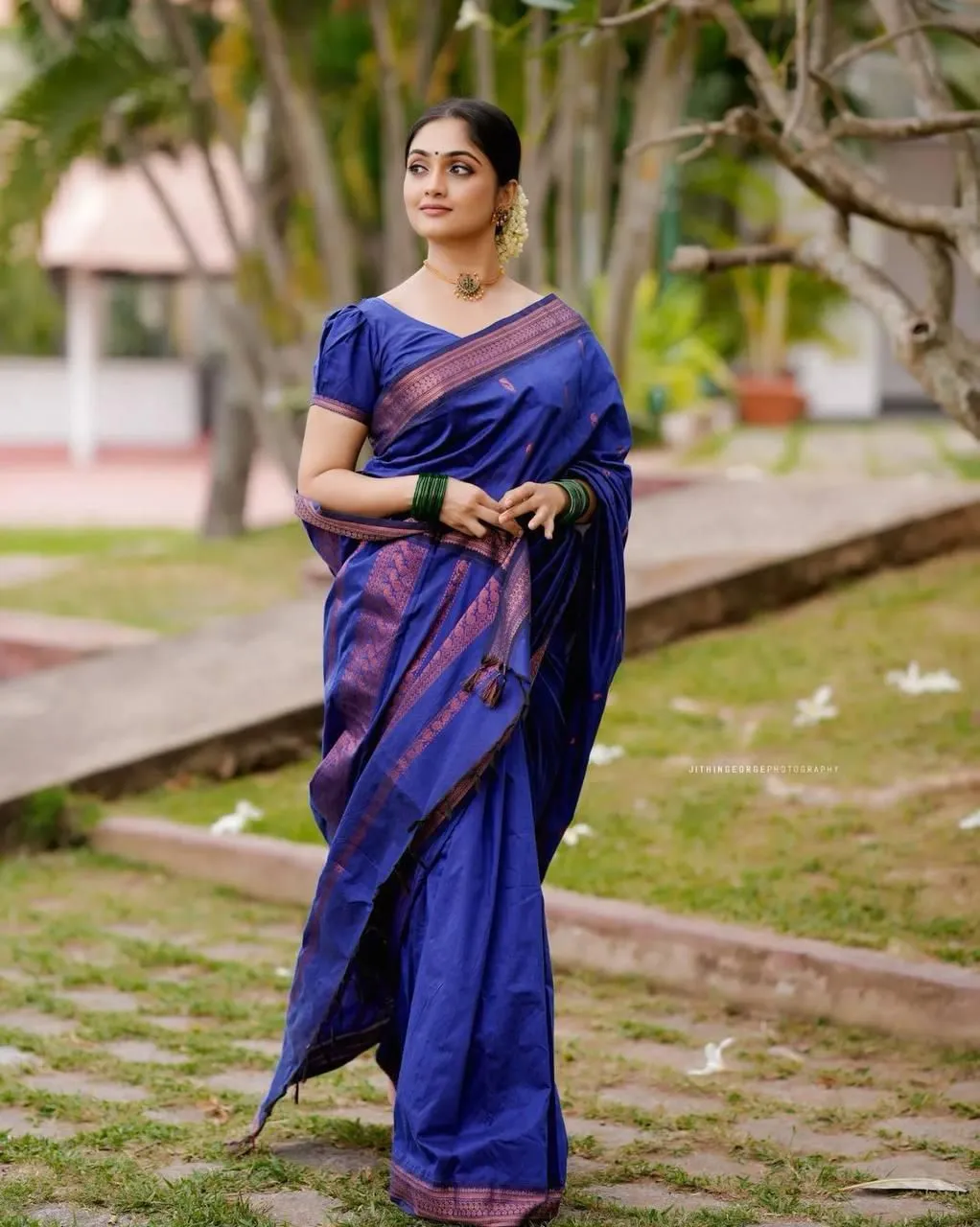 Surreptitious Royal Blue Soft Silk Saree With Charming Blouse Piece